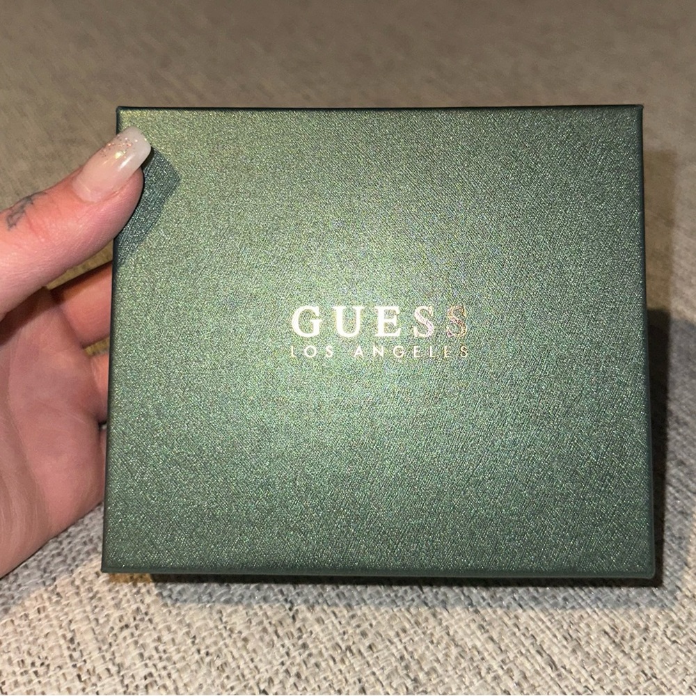NWT Guess Charm Necklace 🌸 - Picture 4 of 4